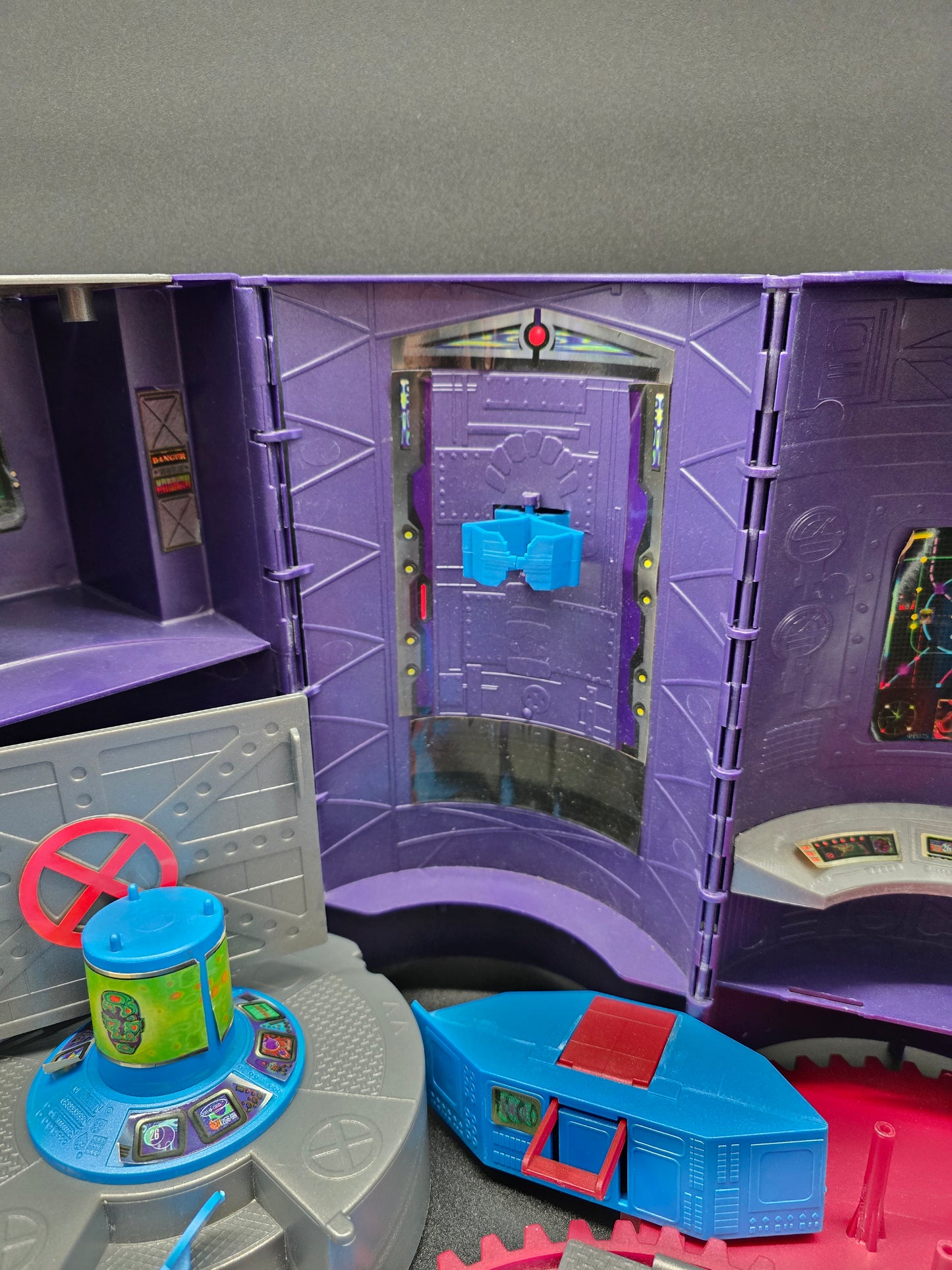 X-Men Headquarters Playset 1995 Toybiz (Open)