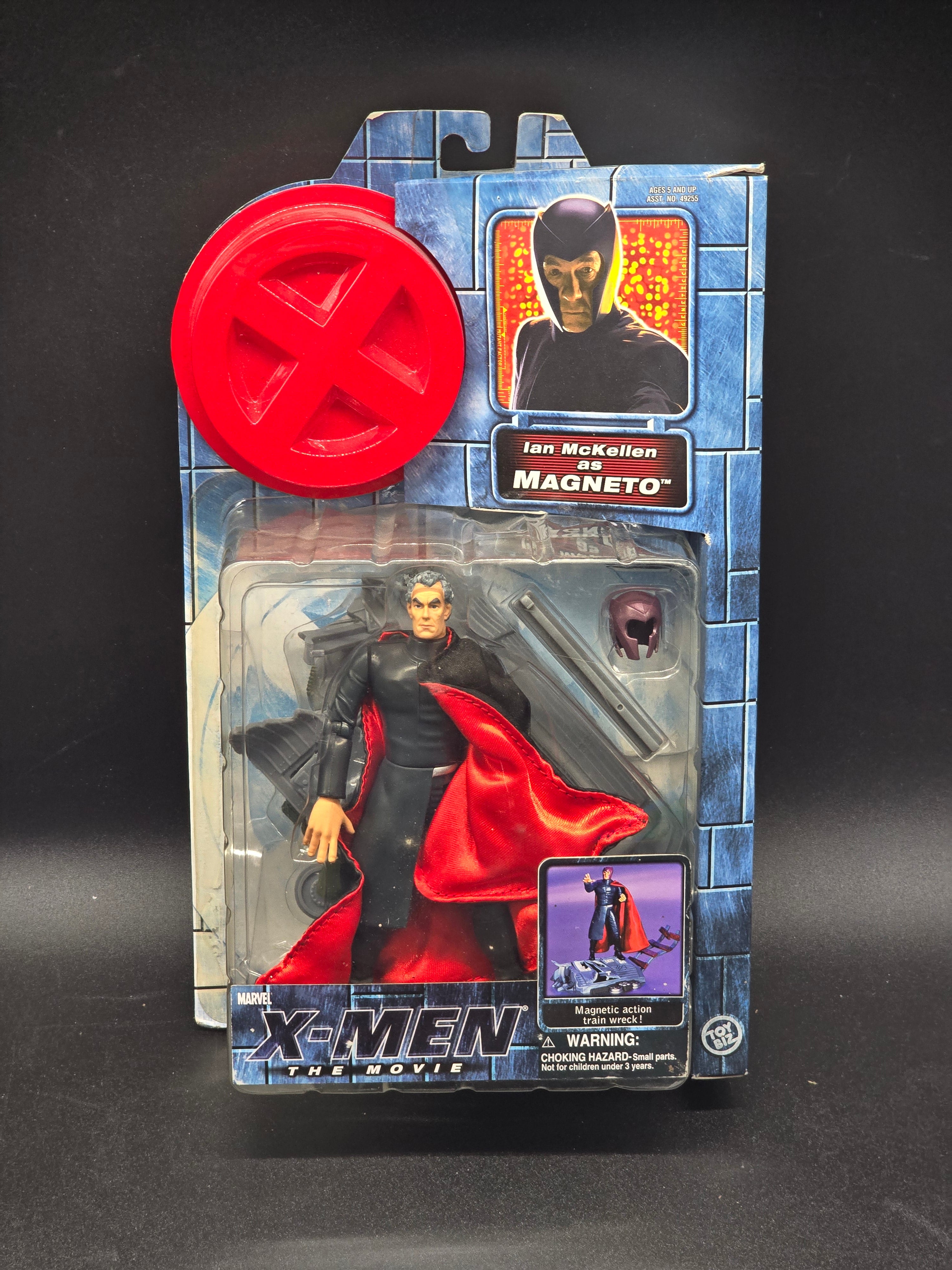 Magneto (Magnetic Action)X-Men: Movie Action Figure Toybiz 2000