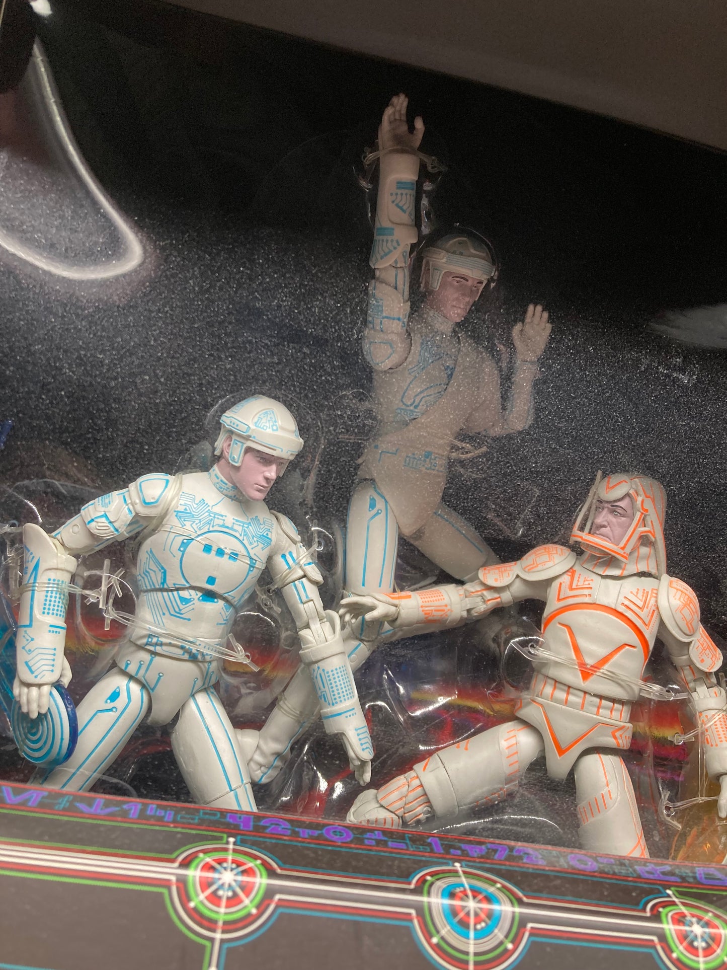 TRON Diamond Select Toys Gentle Giant Disney Exclusive Collector’s Arcade Figure Set 2021