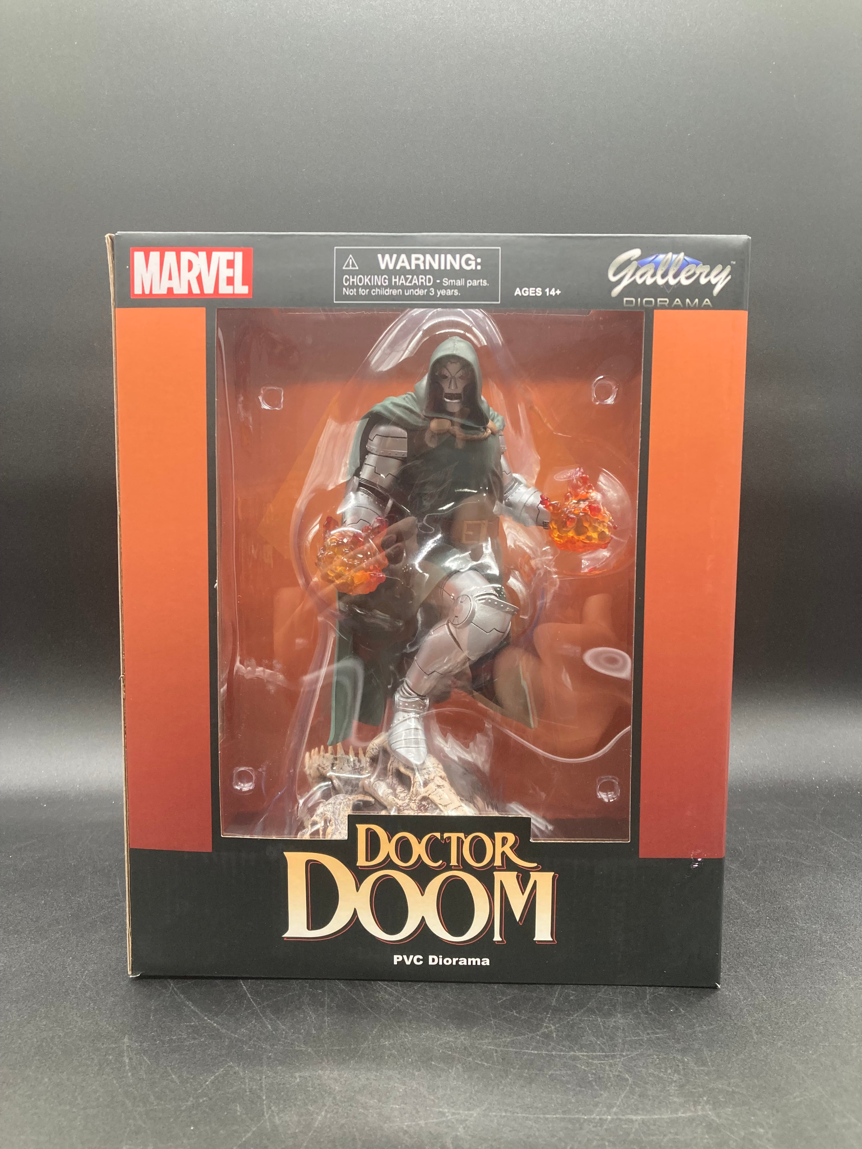 Doctor Doom Diamond Select Marvel Gallery Diorama Statue