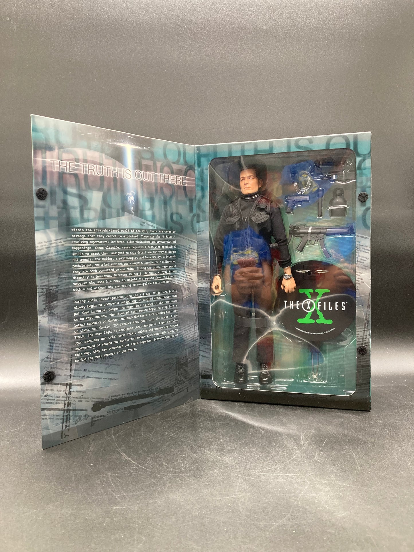 John Doggett SideShow Collectibles 12” X-Files Collectible Figure 2005