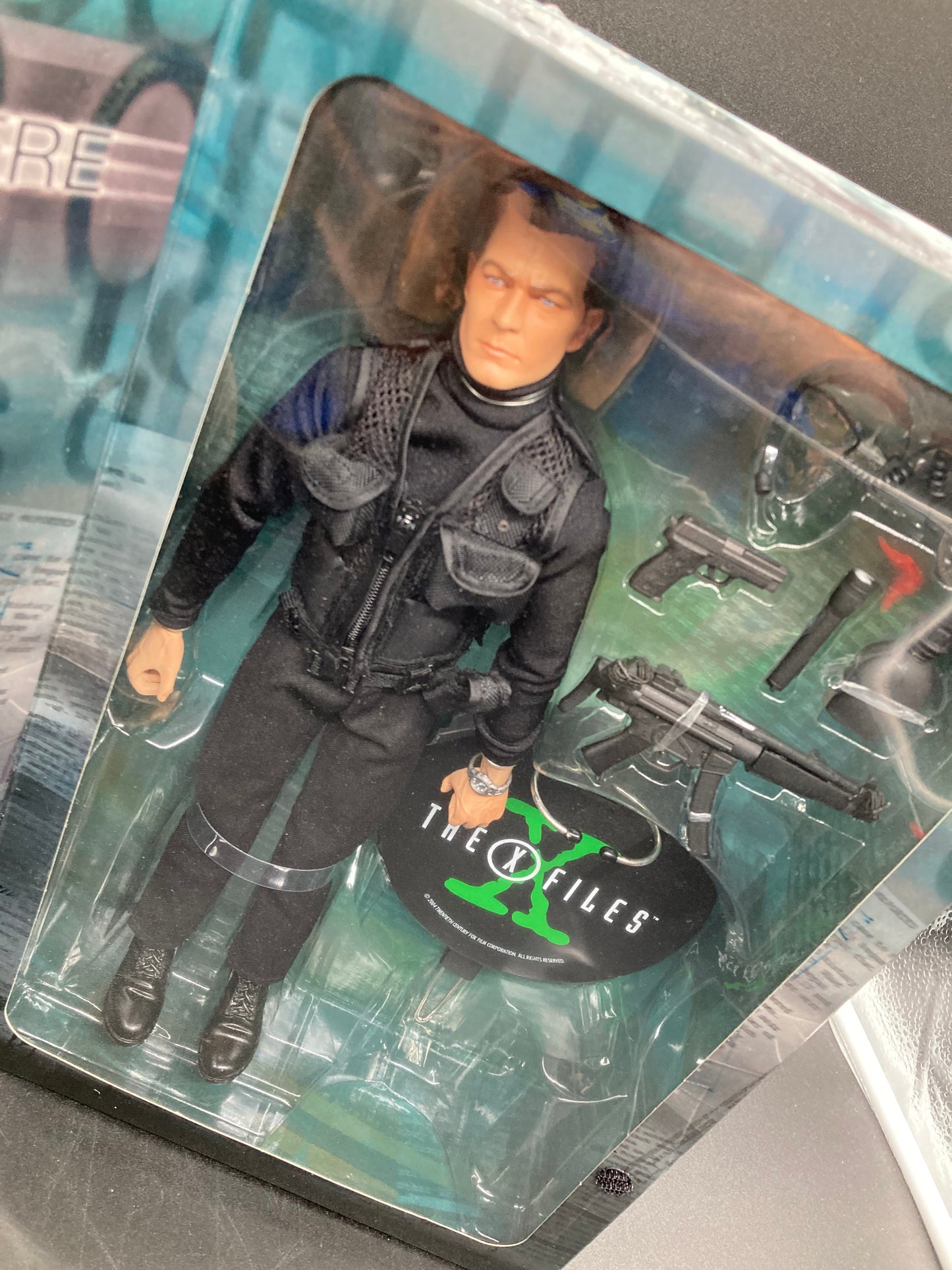 John Doggett SideShow Collectibles 12” X-Files Collectible Figure 2005
