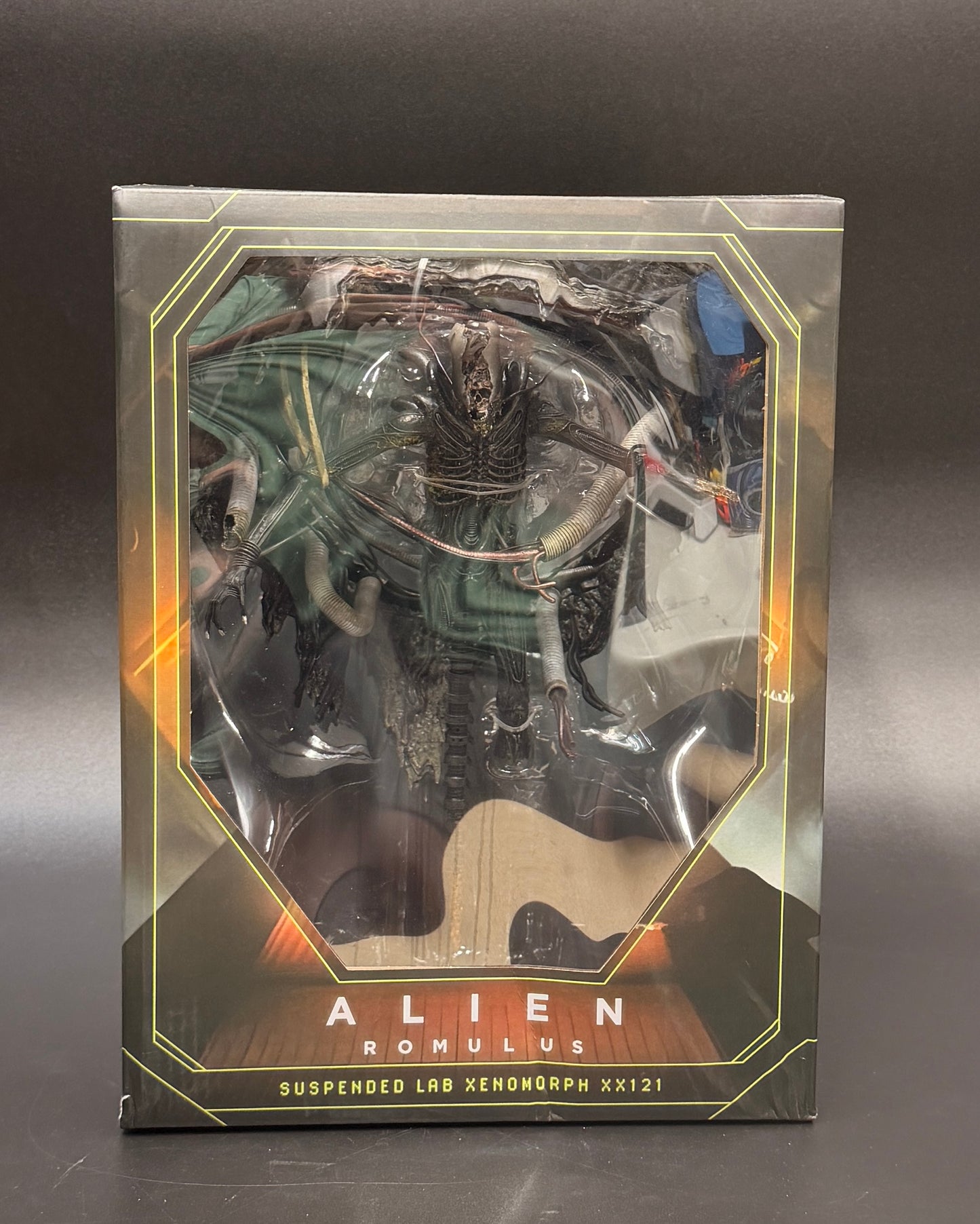 Alien: Romulus Suspended Lab Xenomorph XX121 Deluxe Action Figure NECA