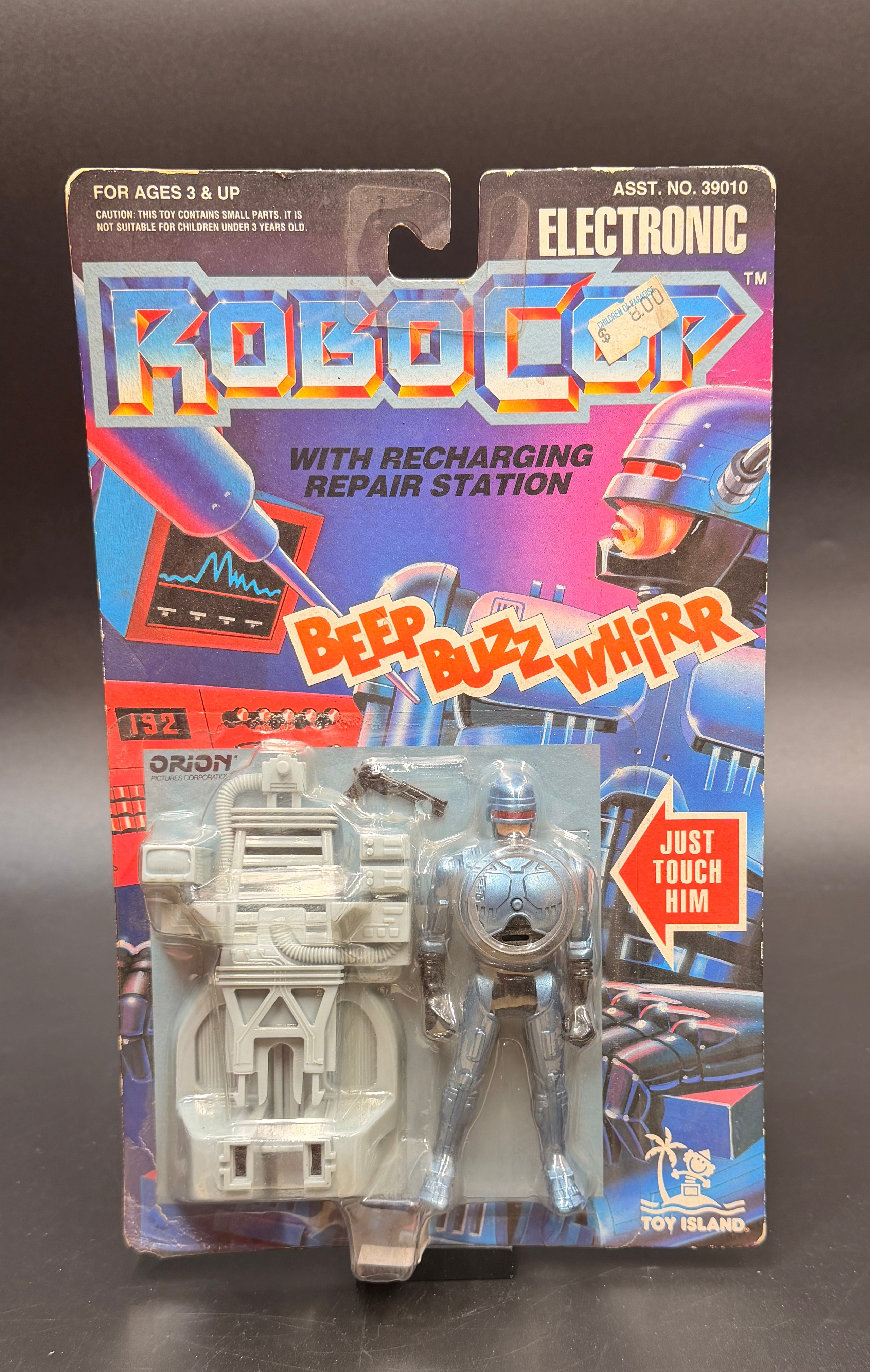 "RoboCop" (Electronic, with Recharging Repair Station) Action Figure Toy Island 1993