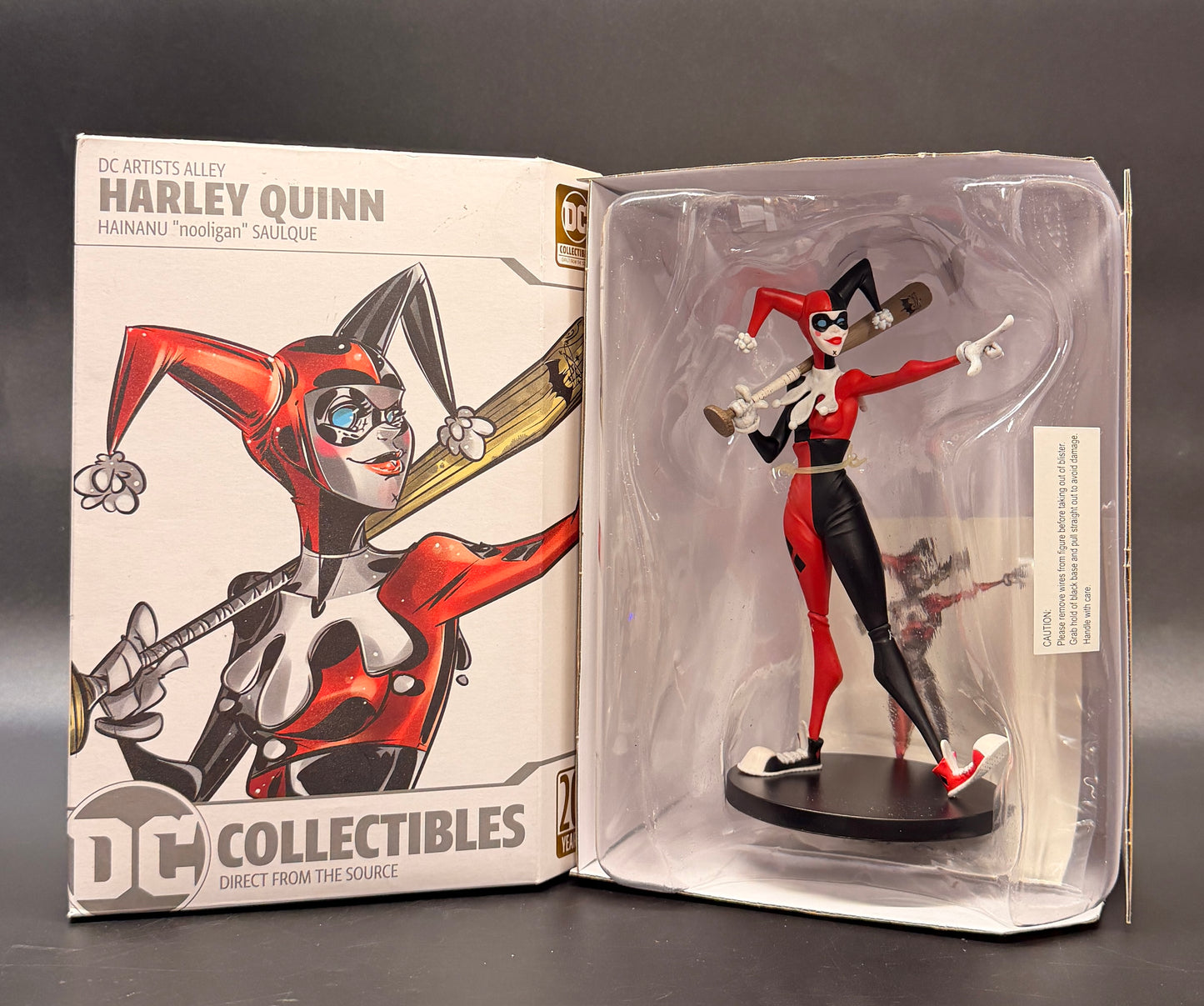 Harley Quinn DC Artists Alley Vinyl Statue by Hainanu Nooligan Saulque – DC Collectibles