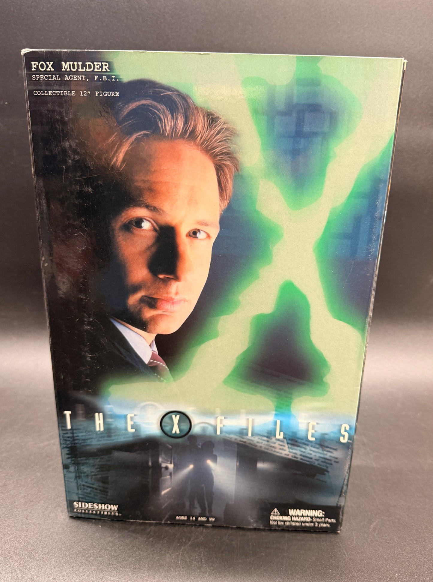Fox Mulder SideShow Collectibles 12” X-Files Collectible Figure 2005 (opened)