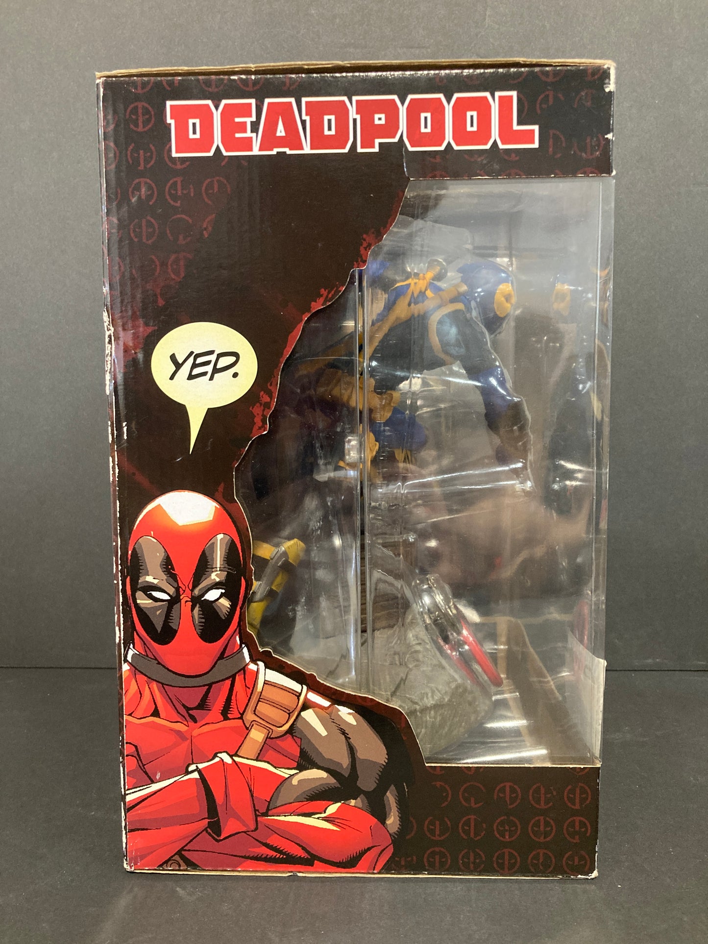 Deadpool Marvel Alter Ego FYE Exclusive Statue & Logo Keychain Set