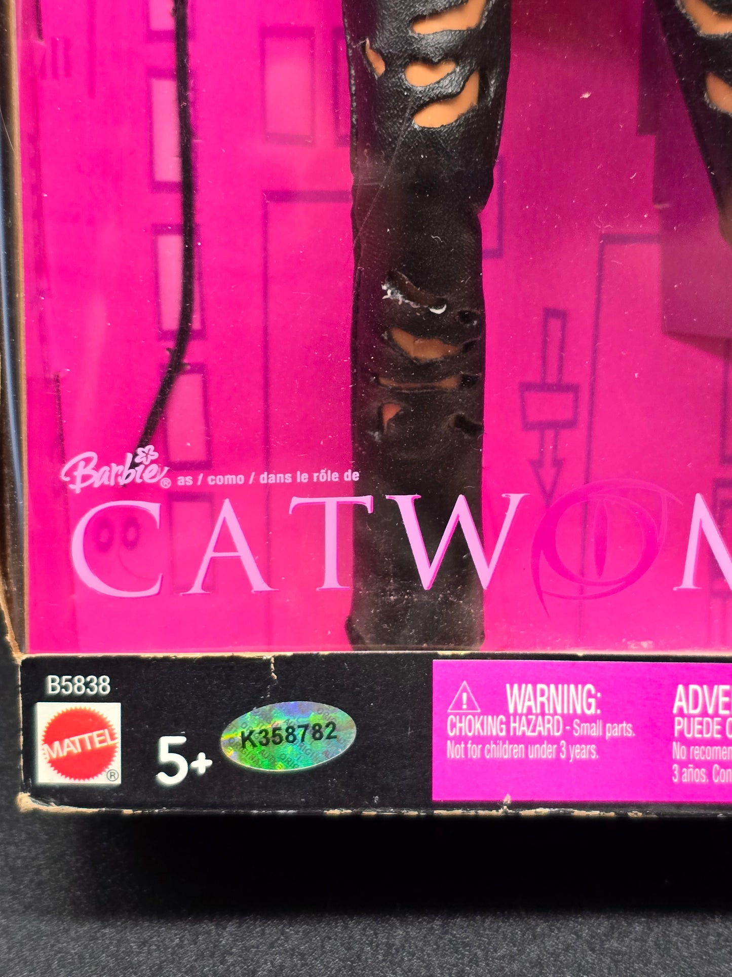 Catwoman Barbie DC 2004 signed Halle Berry