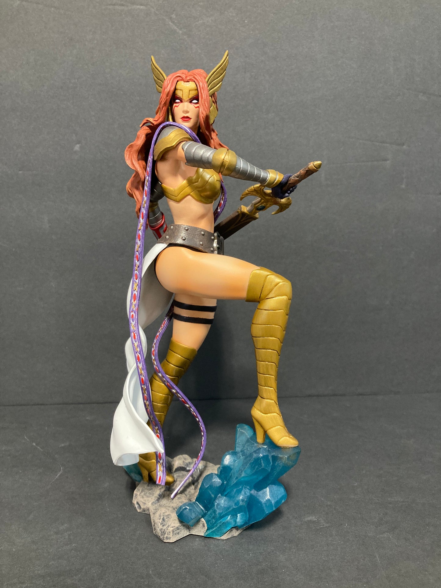 Angela Diamond Select Marvel Gallery Statue (Open)