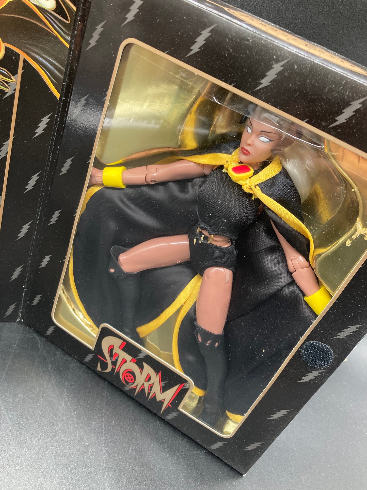 Storm Toybiz Marvel Famous Cover Series Special Collector’s Edition Figure 1997