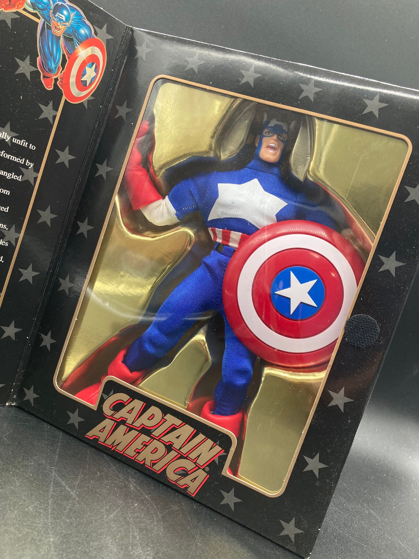 Captain America Toybiz Marvel Famous Cover Series Special Collector’s Edition Figure 1998