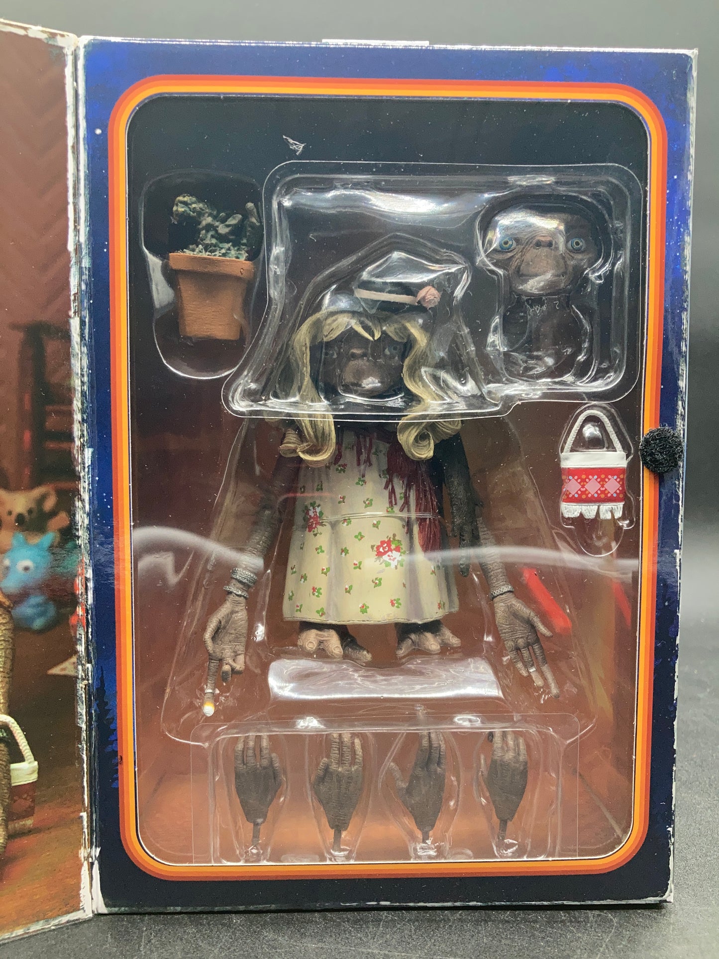 Ultimate Dress-Up E.T. NECA E.T. Extraterrestrial Figure