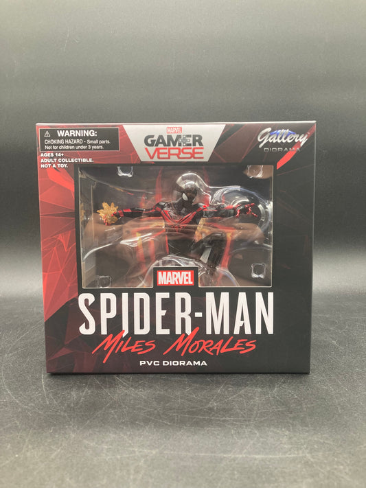 Spider-Man: Miles Morales Diamond Select Gallery Spider-Man GamerVerse Figure Diorama