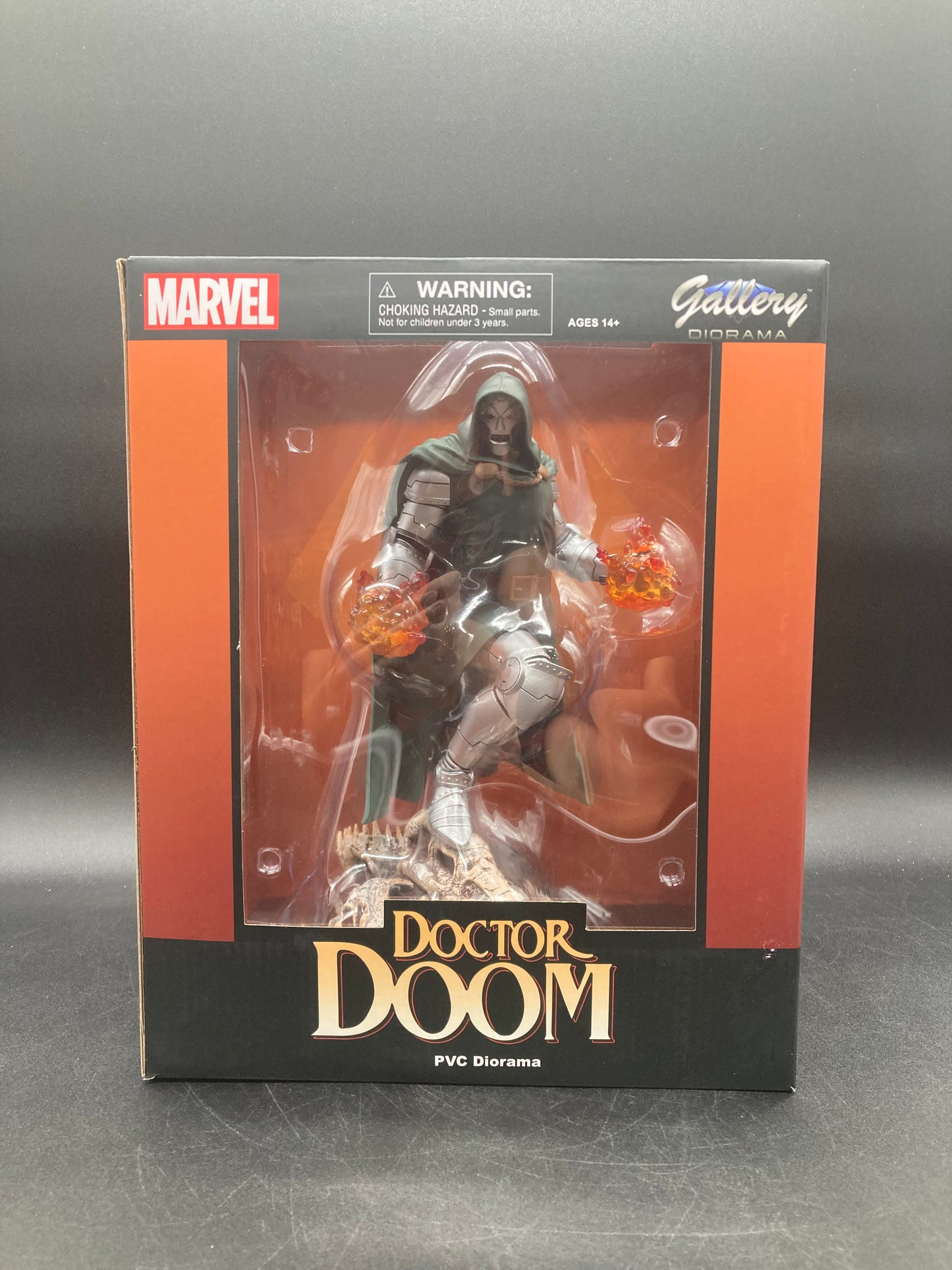 Doctor Doom Diamond Select Marvel Gallery Diorama Statue