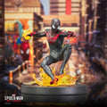 Spider-Man: Miles Morales Diamond Select Gallery Spider-Man GamerVerse Figure Diorama