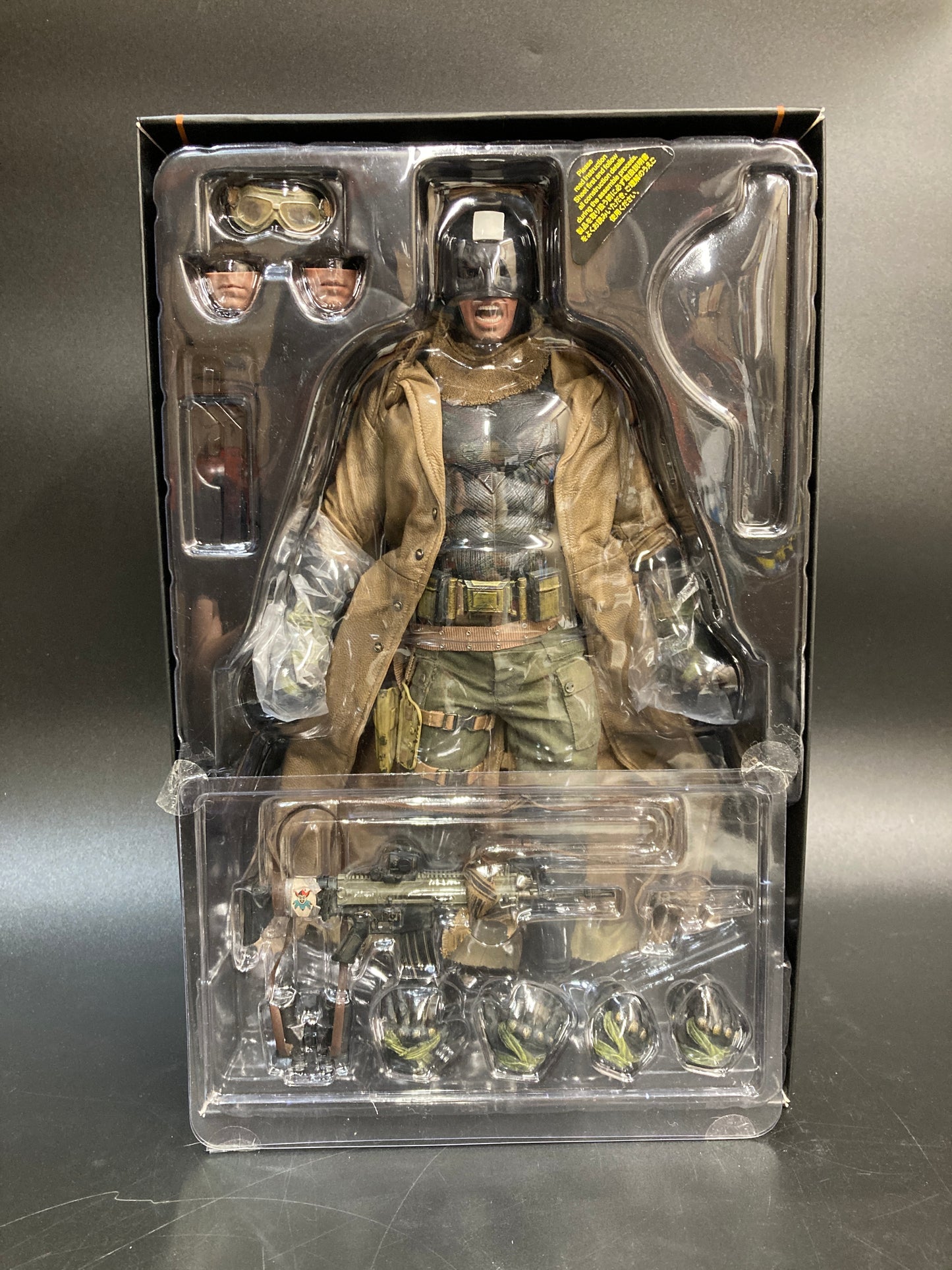 Knightmare Batman Hot Toys Sideshow Collectibles Exclusive Sixth Scale Action Figure (Open)