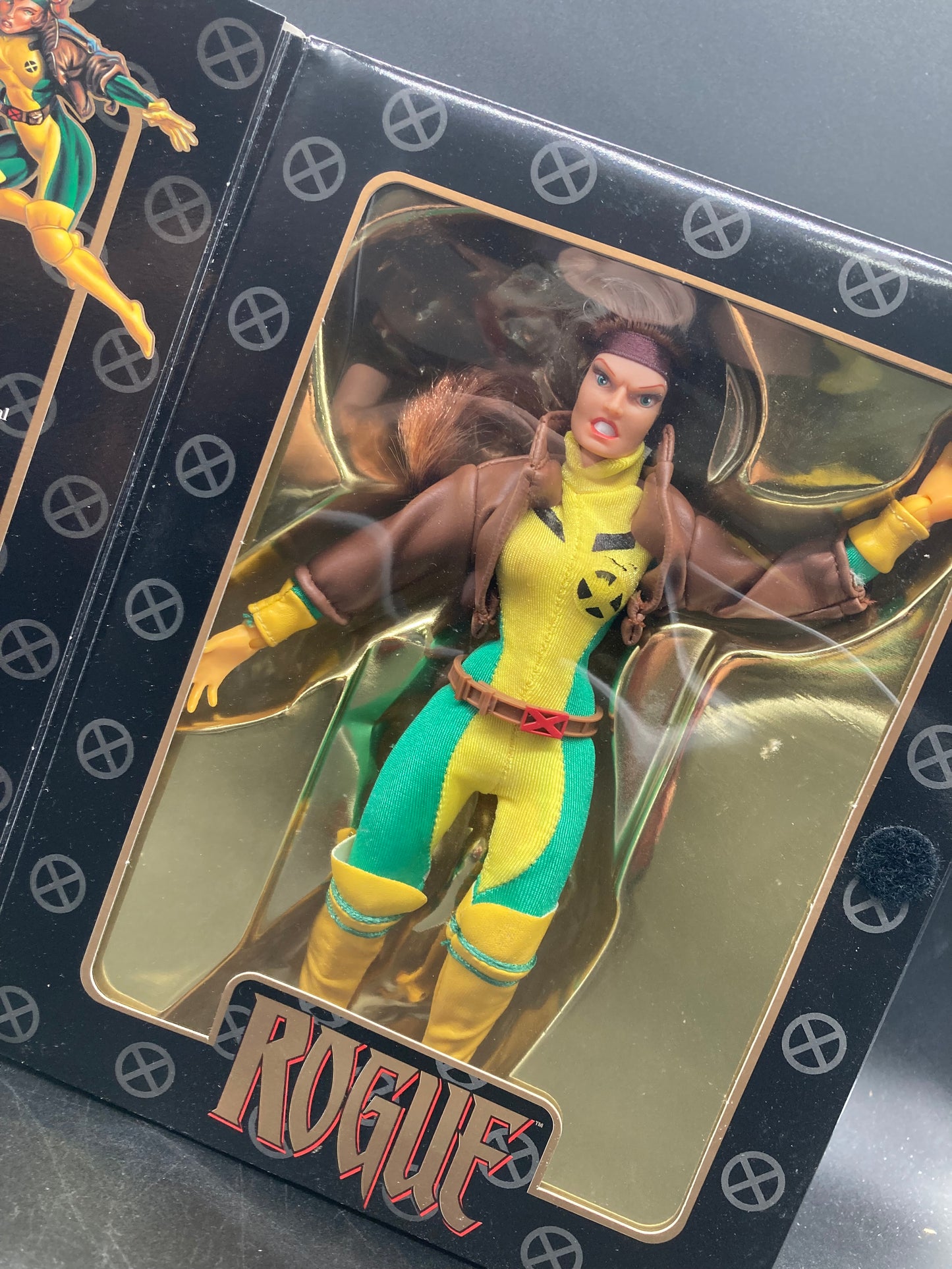 Rogue Toybiz Marvel Famous Cover Series Special Collector’s Edition Figure 1999