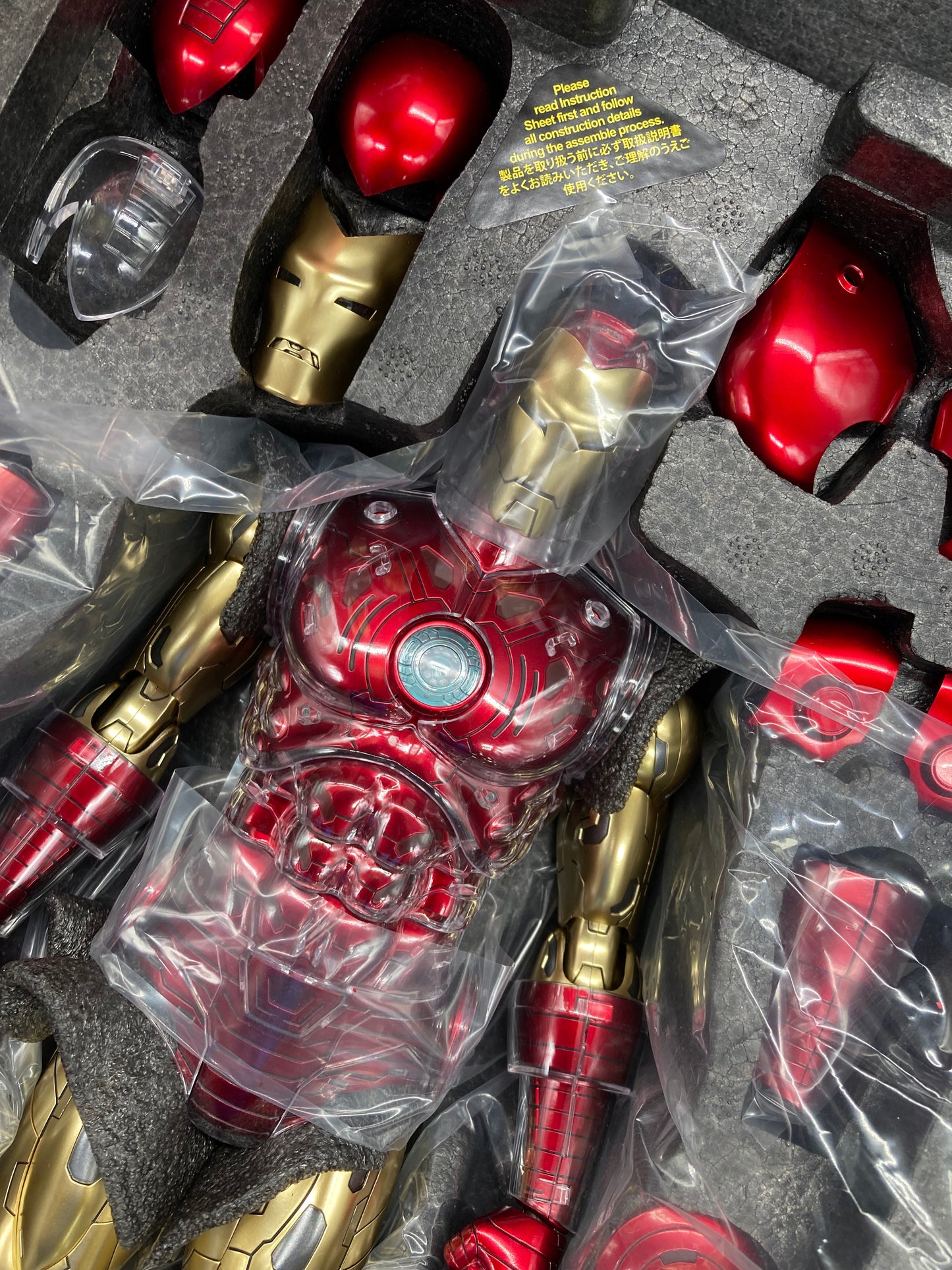 Iron Man The Origins Collection Hot Toys 1/6 Scale Collectible Die Cast Figure Deluxe Version 2022 CMS08-D38