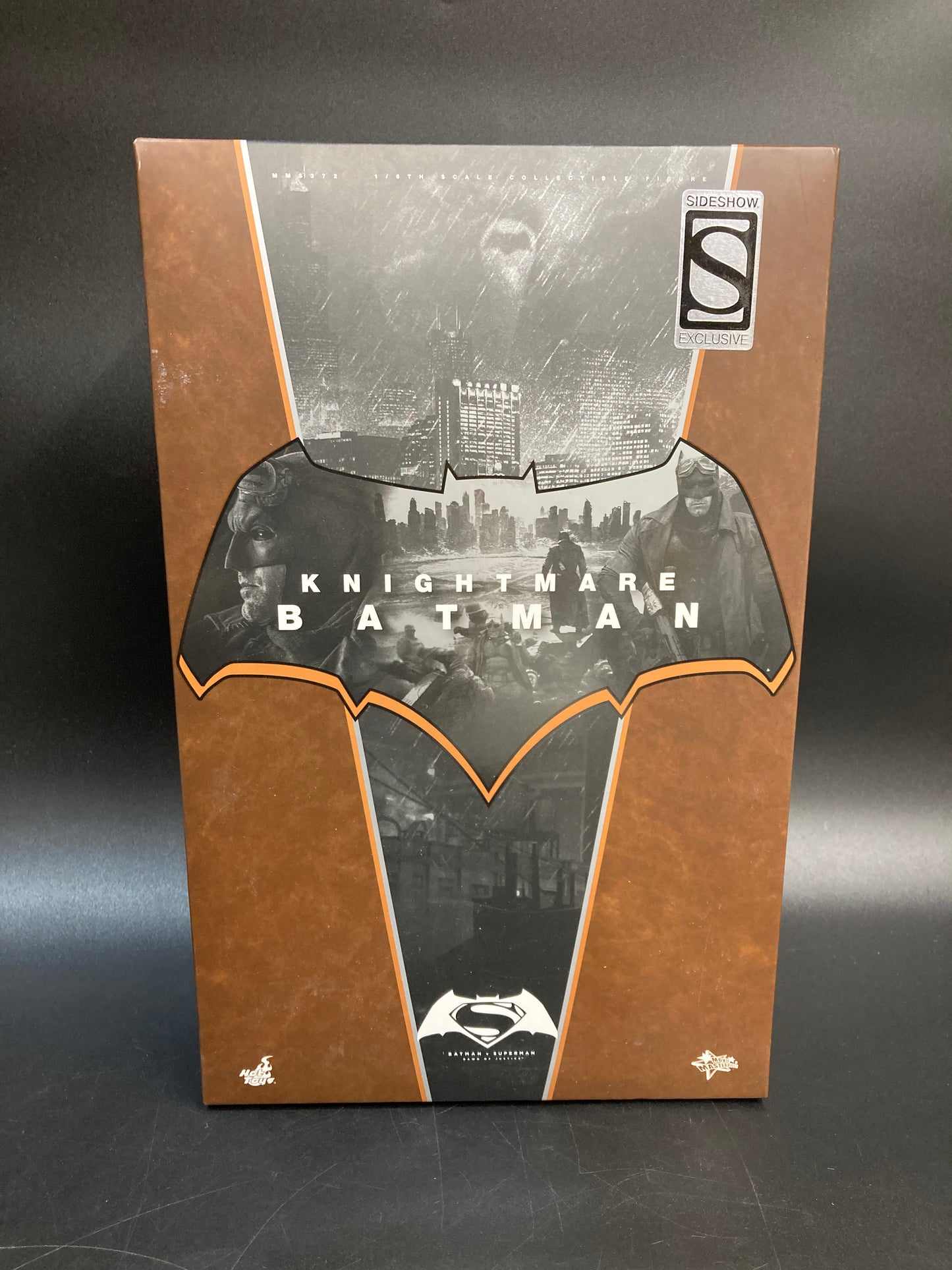 Knightmare Batman Hot Toys Sideshow Collectibles Exclusive Sixth Scale Action Figure (Open)