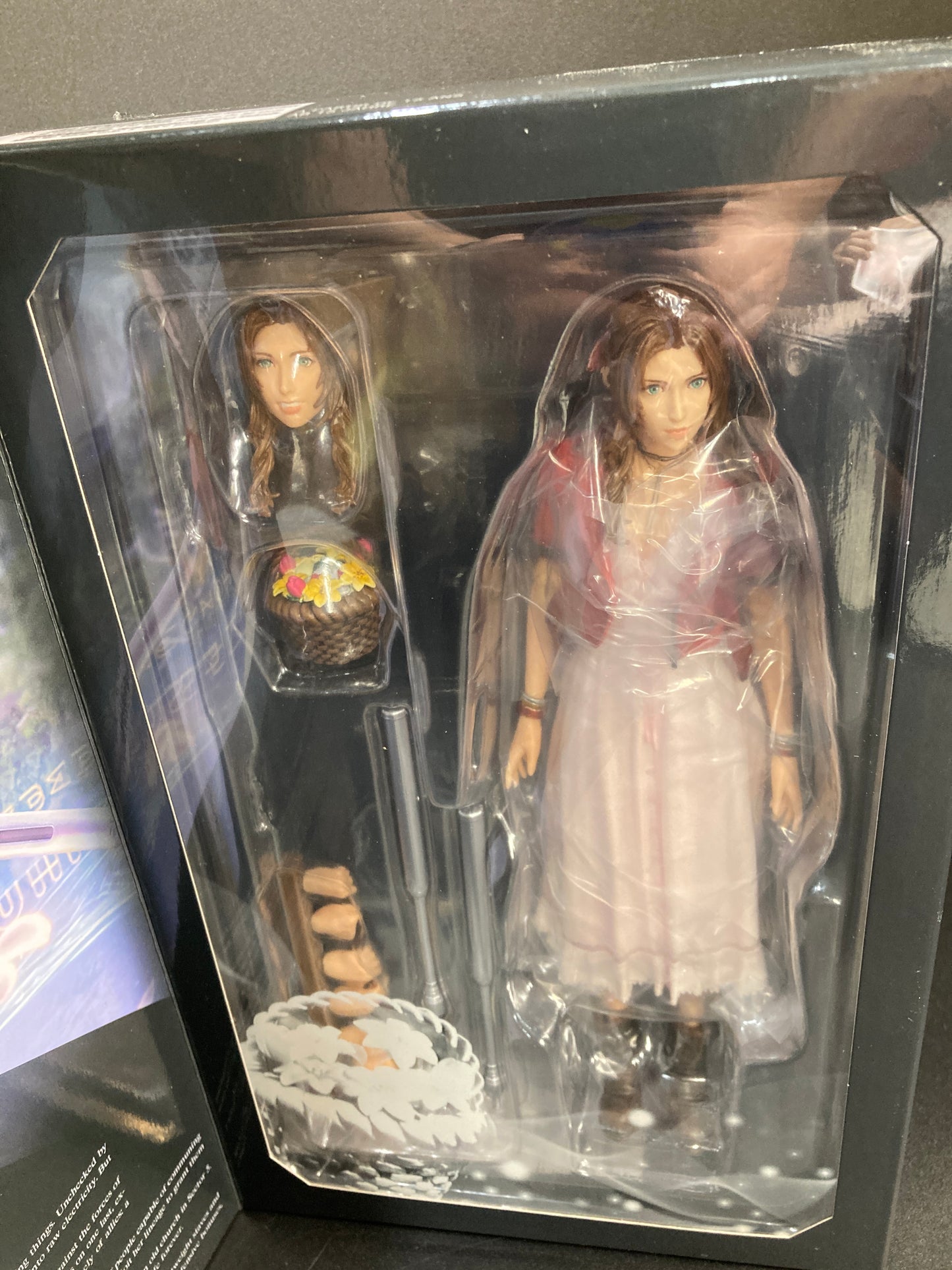 Aerith Gainsborough Square Enix Play Arts Kai Figure