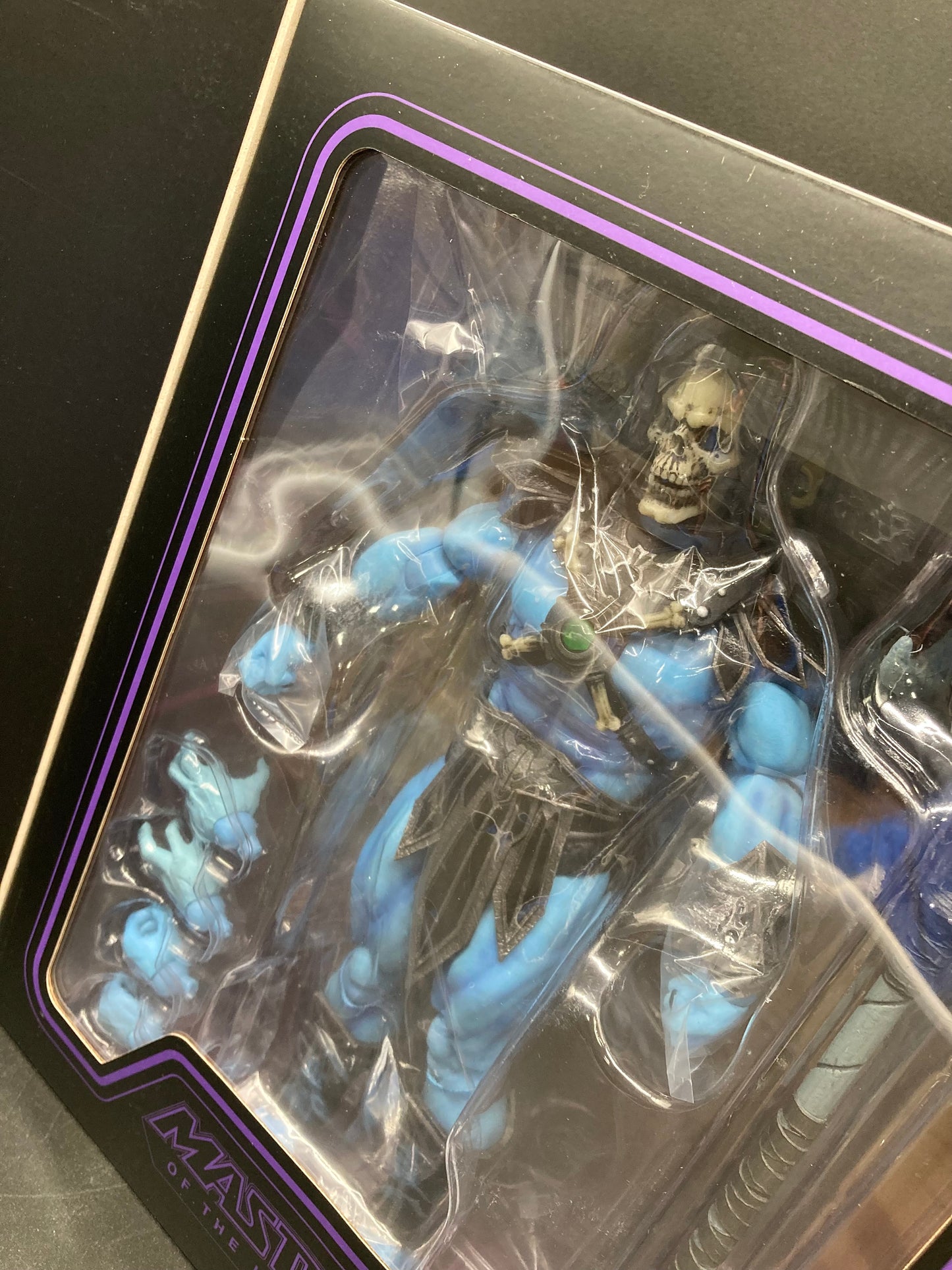 Skeletor MONDO 1/6 Scale Hot Topic Glow-In-The-Dark Figure