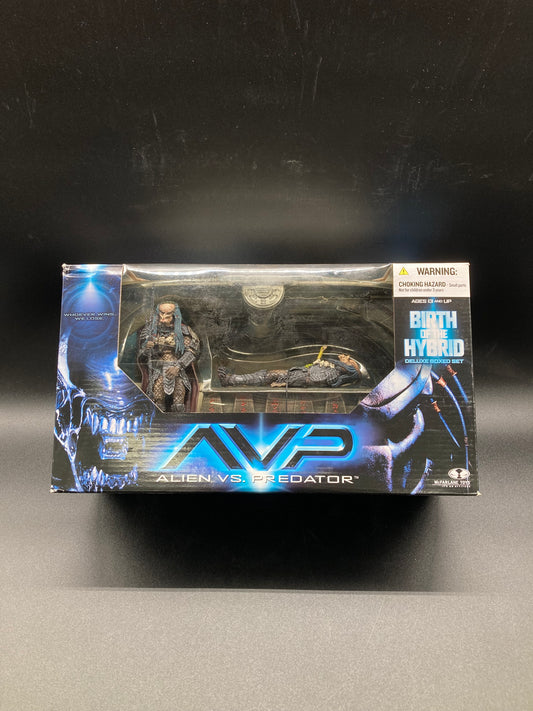 Aliens VS Predator Birth Of The Hybrid McFarlane Toys Deluxe Boxed Set 2005