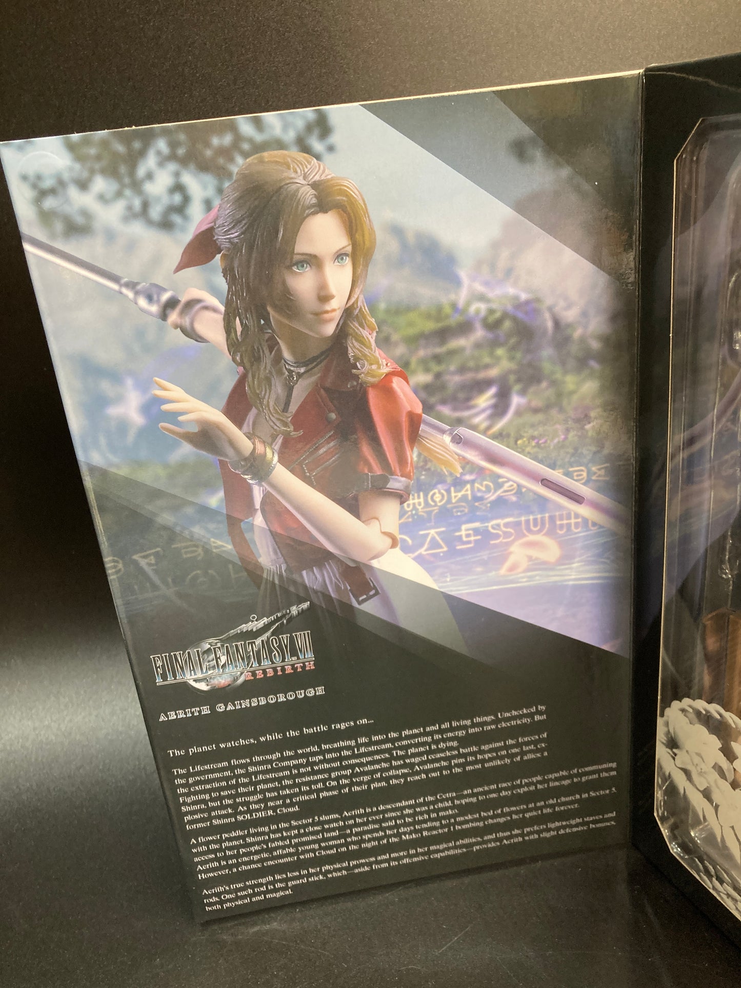 Aerith Gainsborough Square Enix Play Arts Kai Figure