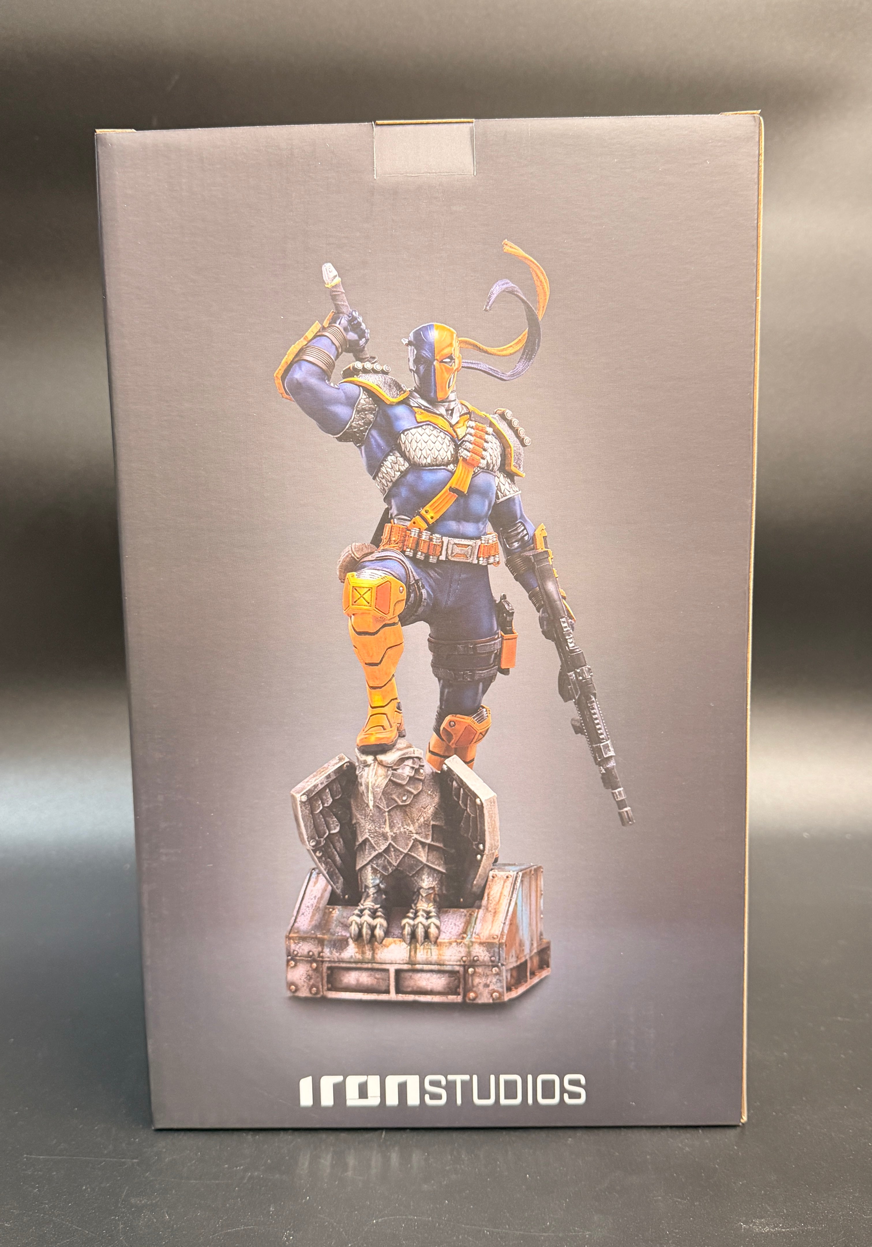 Deathstroke DC Comics 1/10 Art Scale Statue – Iron Studios