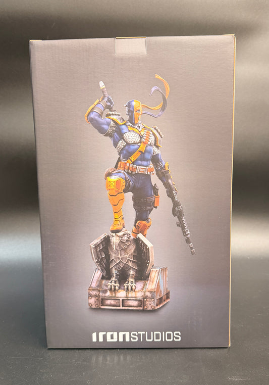 DeathStroke Series #9 1/10 Art Scale Limited Edition Iron Studios Statue