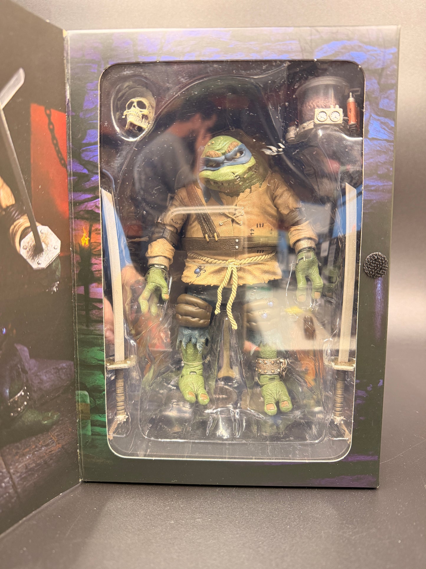 Leonardo "as the Hunchback" Teenage Mutant Ninja Turtles X Universal Monsters NECA Ultimate Action Figure 2022