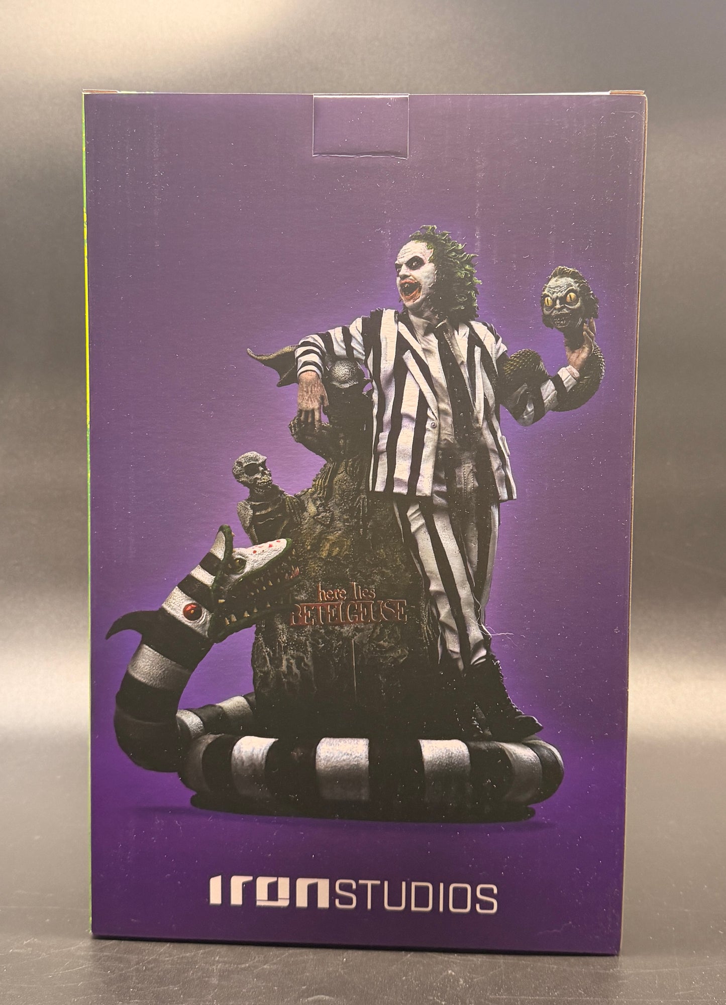 Beetlejuice 1:10 Deluxe Art Scale Limited Edition Statue Iron Studios 2026