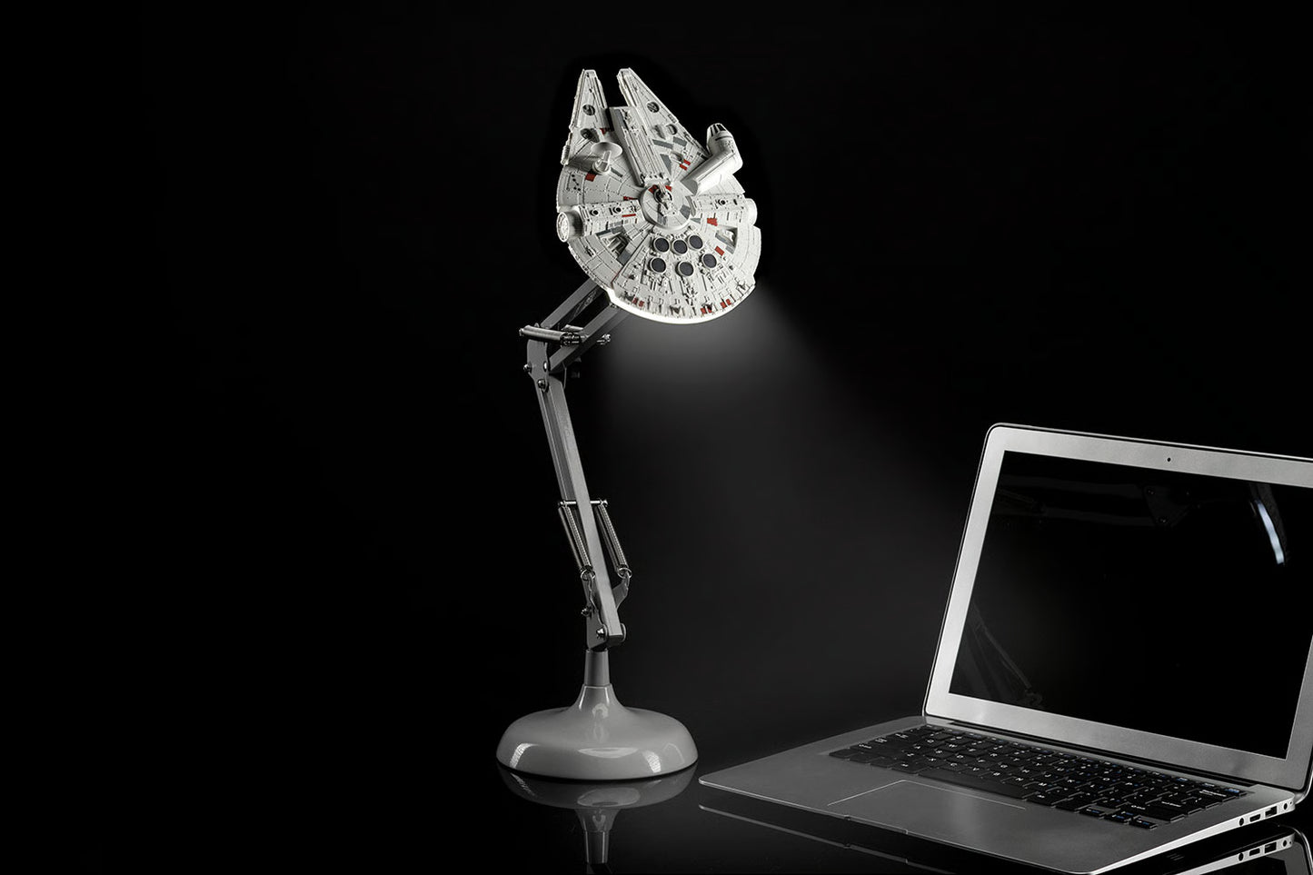 Millennium Falcon Posable Desk Lamp Paladone Disney Star Wars